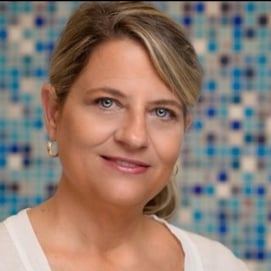 Betty Sullivan Headshot COV26